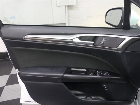 Used 2017 Ford Fusion SE w/ Equipment Group 601A image 17