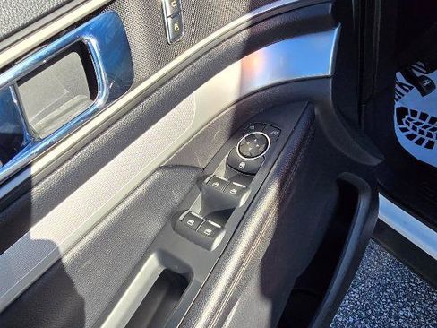 Used 2016 Ford Explorer XLT w/ Equipment Group 202A FWD image 22