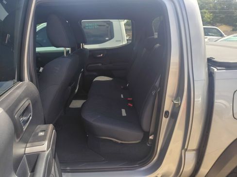 Used 2020 Toyota Tacoma TRD Off-Road AWD/4WD image 6