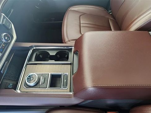 Used 2024 Ford Expedition Limited image 31