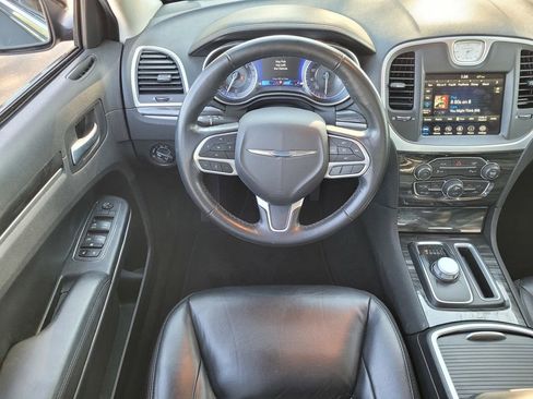 Used 2022 Chrysler 300 Touring L image 11