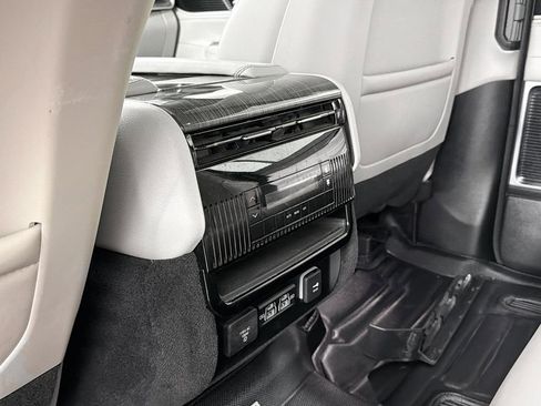 Used 2022 Jeep Wagoneer Series II w/ Premium Group I AWD/4WD image 28