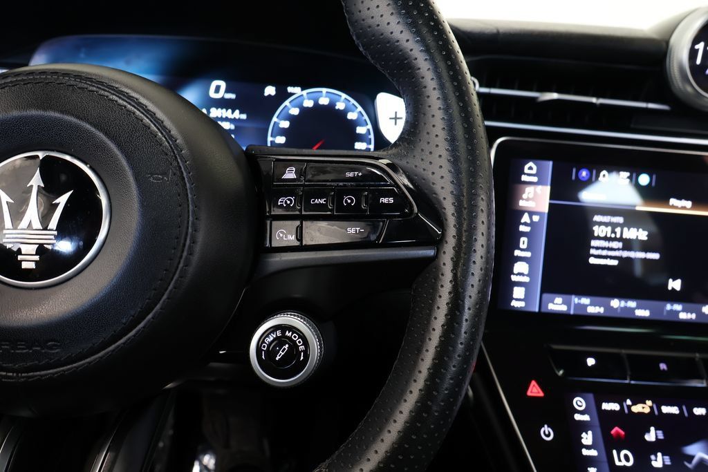 Used 2024 Maserati Grecale Modena AWD/4WD image 28