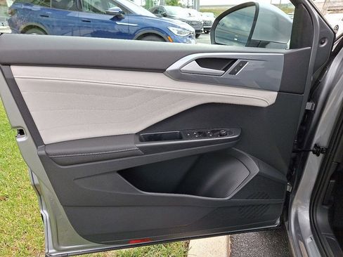 Used 2025 Volkswagen Taos SEL image 13