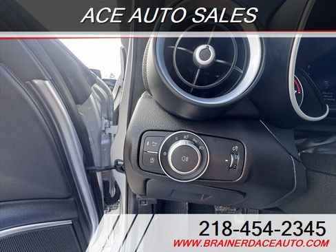 Used 2021 Alfa Romeo Giulia Ti image 13