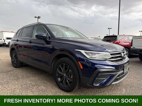 Used 2022 Volkswagen Tiguan SE w/ Panoramic Sunroof Package FWD image 1