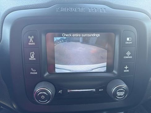 Used 2015 Jeep Renegade Trailhawk AWD/4WD image 25