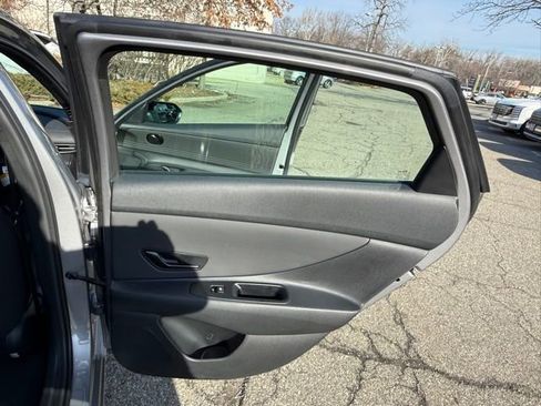 Used 2025 Hyundai Elantra Sport image 31