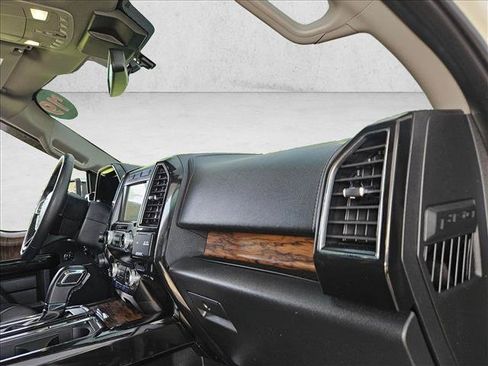 Used 2019 Ford F150 Lariat w/ Equipment Group 502A Luxury AWD/4WD image 18