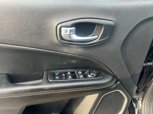 Used 2019 Jeep Compass Latitude w/ Cold Weather Group image 22