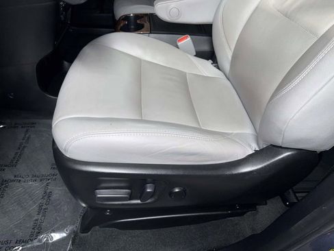 Used 2017 Toyota Sienna Limited Premium AWD/4WD image 3