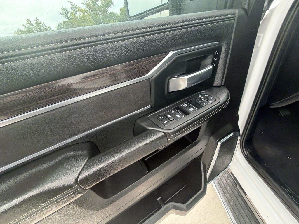 Used 2025 RAM 2500 Laramie AWD/4WD image 10