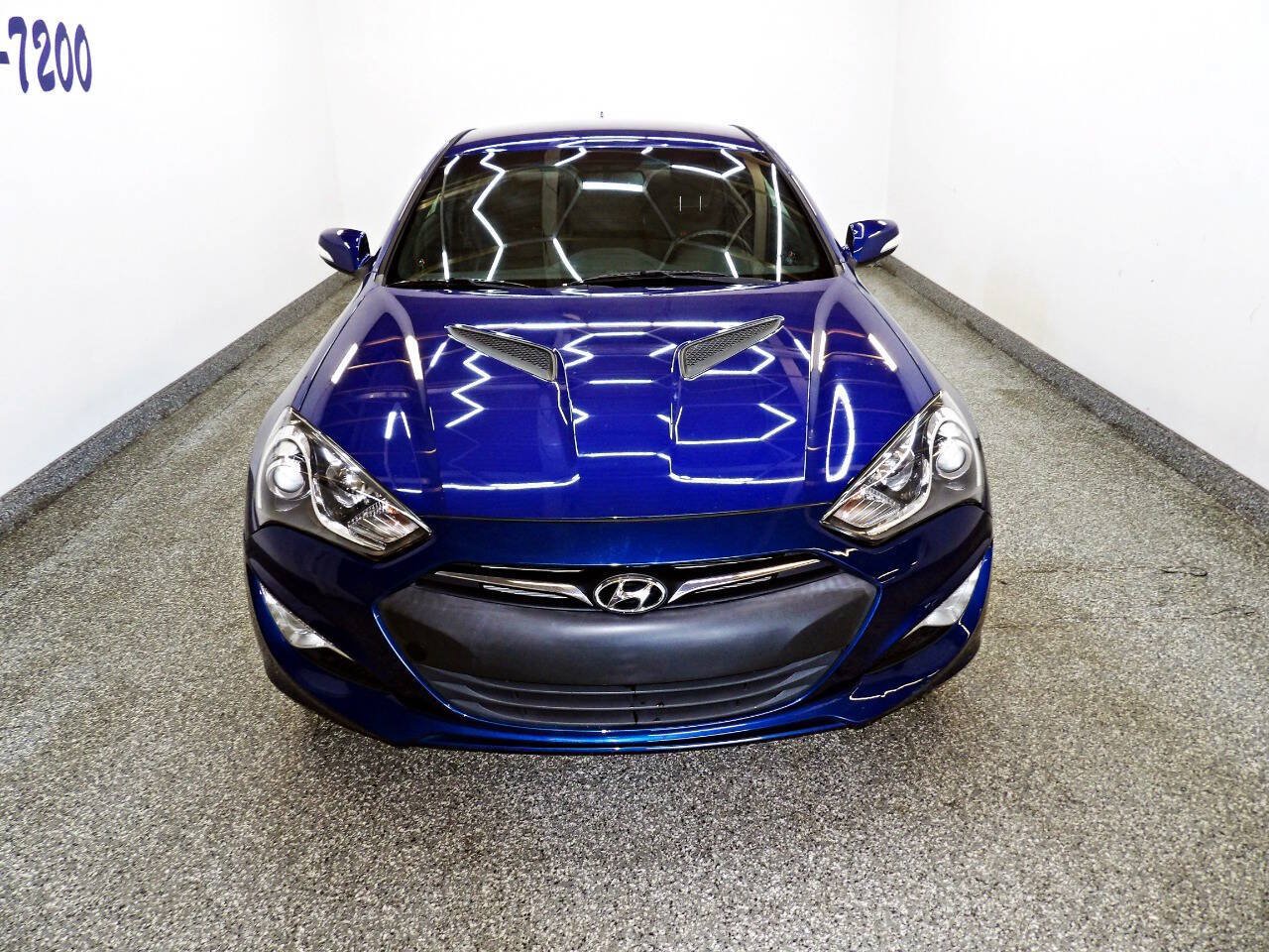 Used 2016 Hyundai Genesis Coupe 3.8 RWD image 2
