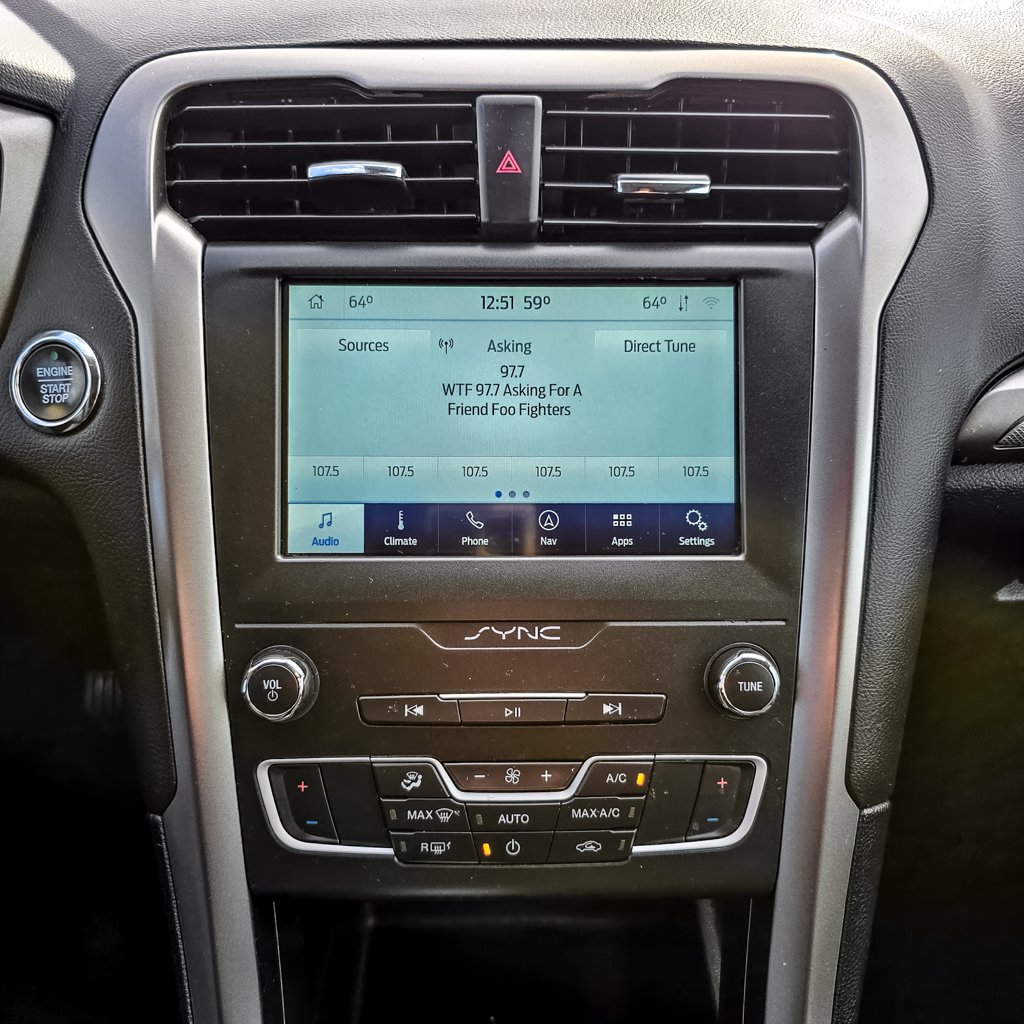 Used 2020 Ford Fusion SE FWD image 4