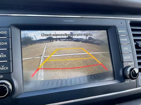 Used 2017 Kia Sedona LX w/ LX Essentials Premium Package FWD image 25