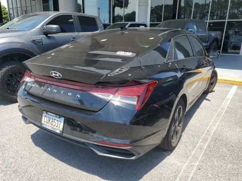 Used 2021 Hyundai Elantra SEL w/ Cargo Package FWD image 4
