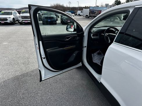 Used 2021 GMC Acadia SLE image 17