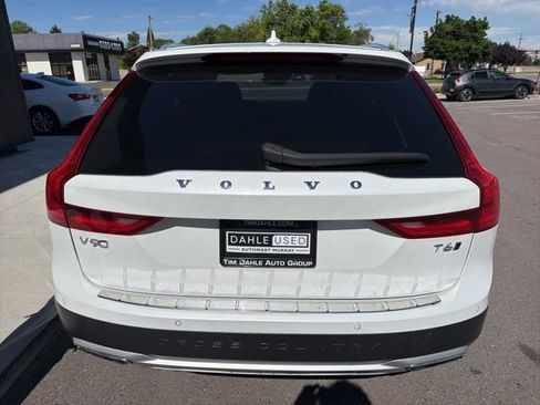 Used 2020 Volvo V90 T6 Cross Country AWD/4WD image 6