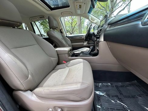 Used 2022 Lexus GX 460 Premium w/ Premium Package AWD/4WD image 39