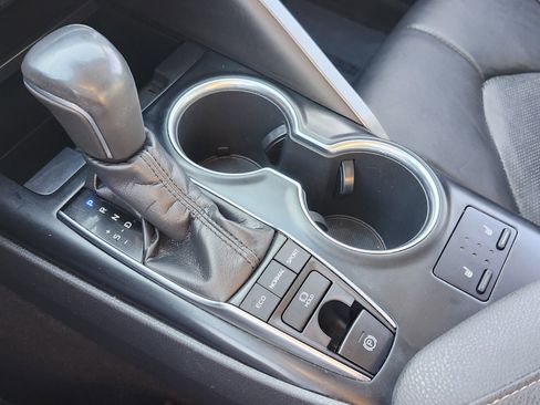 Used 2018 Toyota Camry XSE image 37