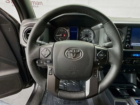 Used 2022 Toyota Tacoma TRD Sport image 11