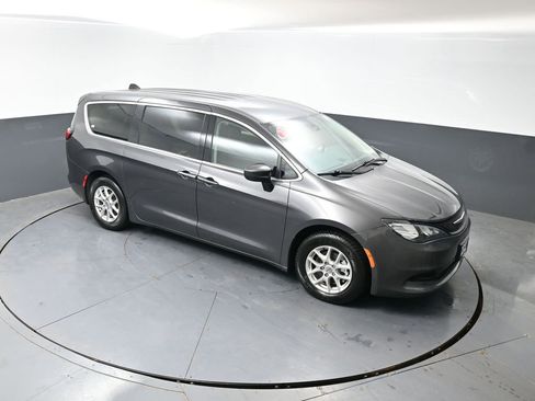 Used 2023 Chrysler Voyager LX FWD image 41