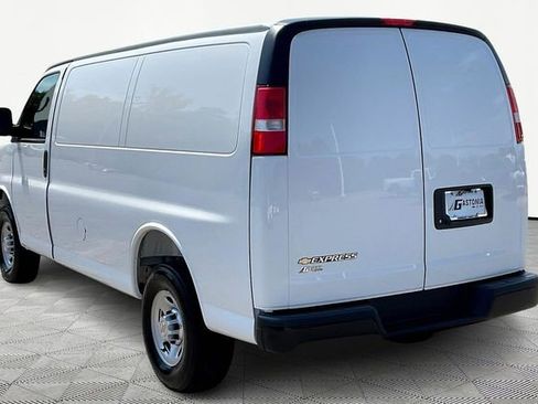 New 2025 Chevrolet Express 3500 w/ Driver Convenience Package RWD image 4