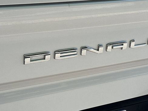 Used 2020 GMC Sierra 2500 Denali w/ Denali Ultimate Package AWD/4WD image 23