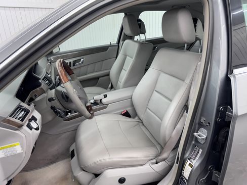 Used 2010 Mercedes-Benz E 350 E 350 Sedan 4D image 9