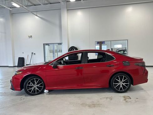 Used 2021 Toyota Camry SE image 9