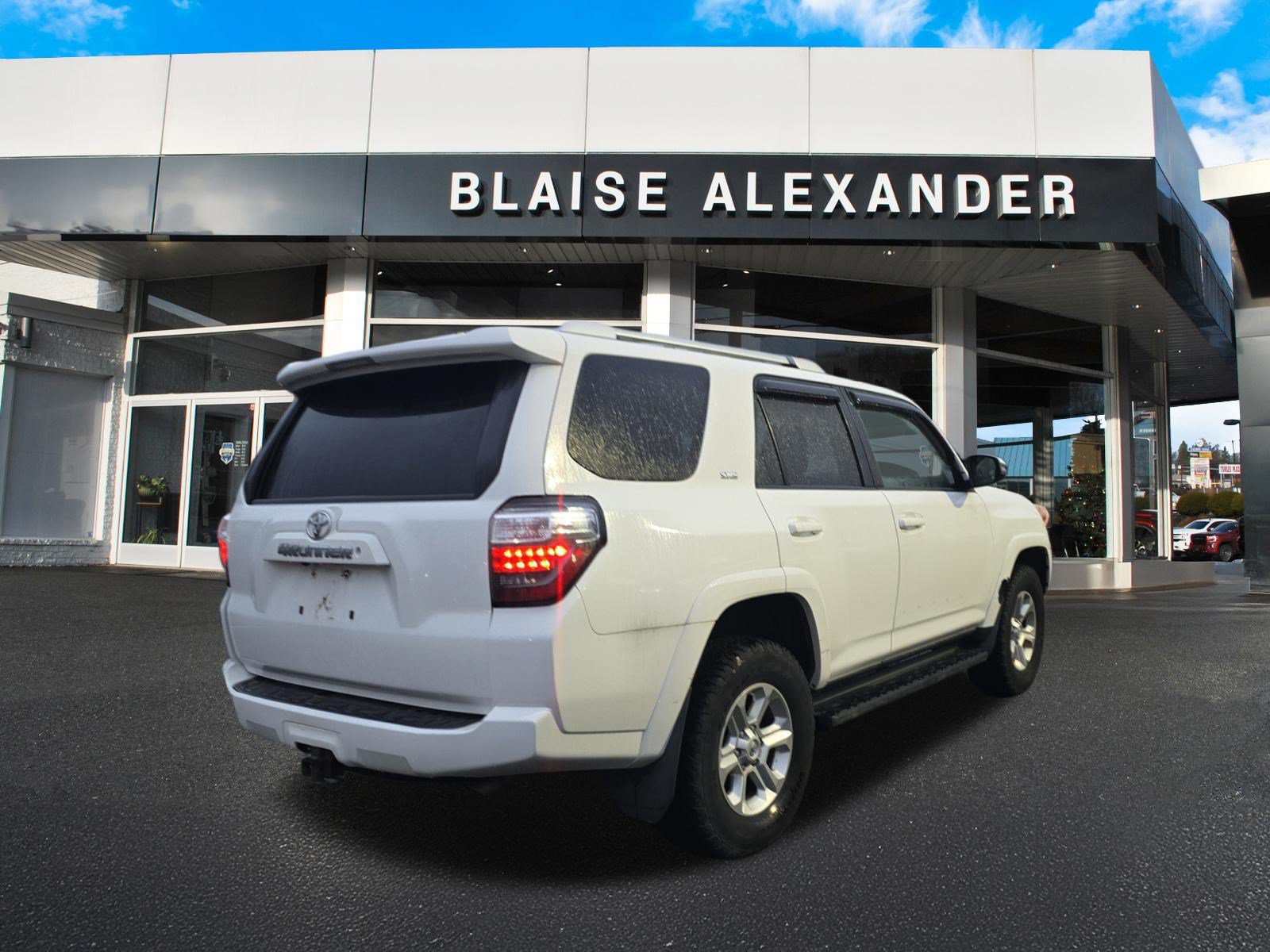 Used 2018 Toyota 4Runner SR5 Premium AWD/4WD image 2