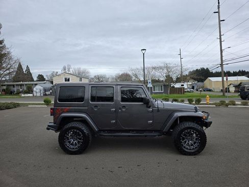 Used 2016 Jeep Wrangler Unlimited Sahara image 4