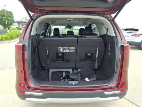 Used 2024 Kia Carnival EX FWD image 25