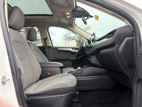 Used 2020 Ford Escape SE image 10