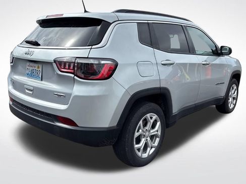 Used 2024 Jeep Compass Latitude AWD/4WD image 3