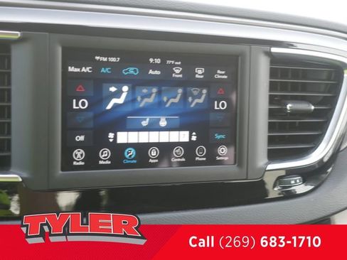 Used 2020 Chrysler Pacifica Touring w/ Cold Weather Group FWD image 48