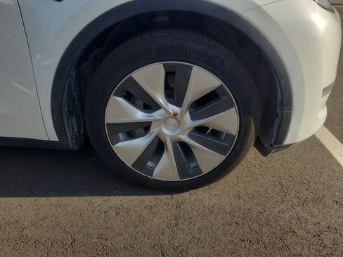 Used 2022 Tesla Model Y Long Range AWD/4WD image 12