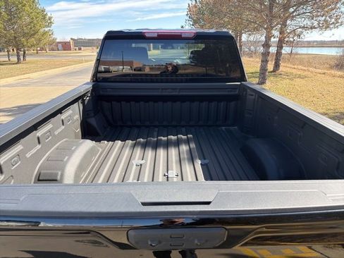 Used 2024 Chevrolet Silverado 2500 Custom w/ Custom Value Package image 3