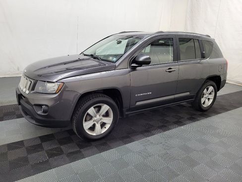 Used 2015 Jeep Compass Sport w/ Power Value Group FWD image 2