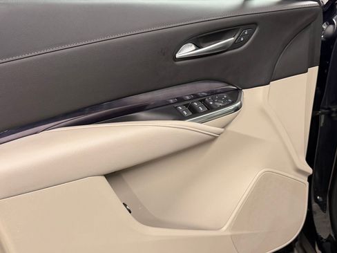 Certified 2022 Cadillac XT4 Luxury w/ Driver Awareness Package FWD image 13