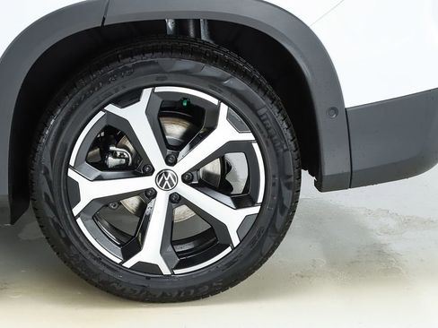 New 2026 Volkswagen Tiguan SE image 6