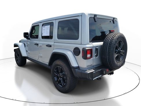 Used 2023 Jeep Wrangler Unlimited Sahara AWD/4WD image 6