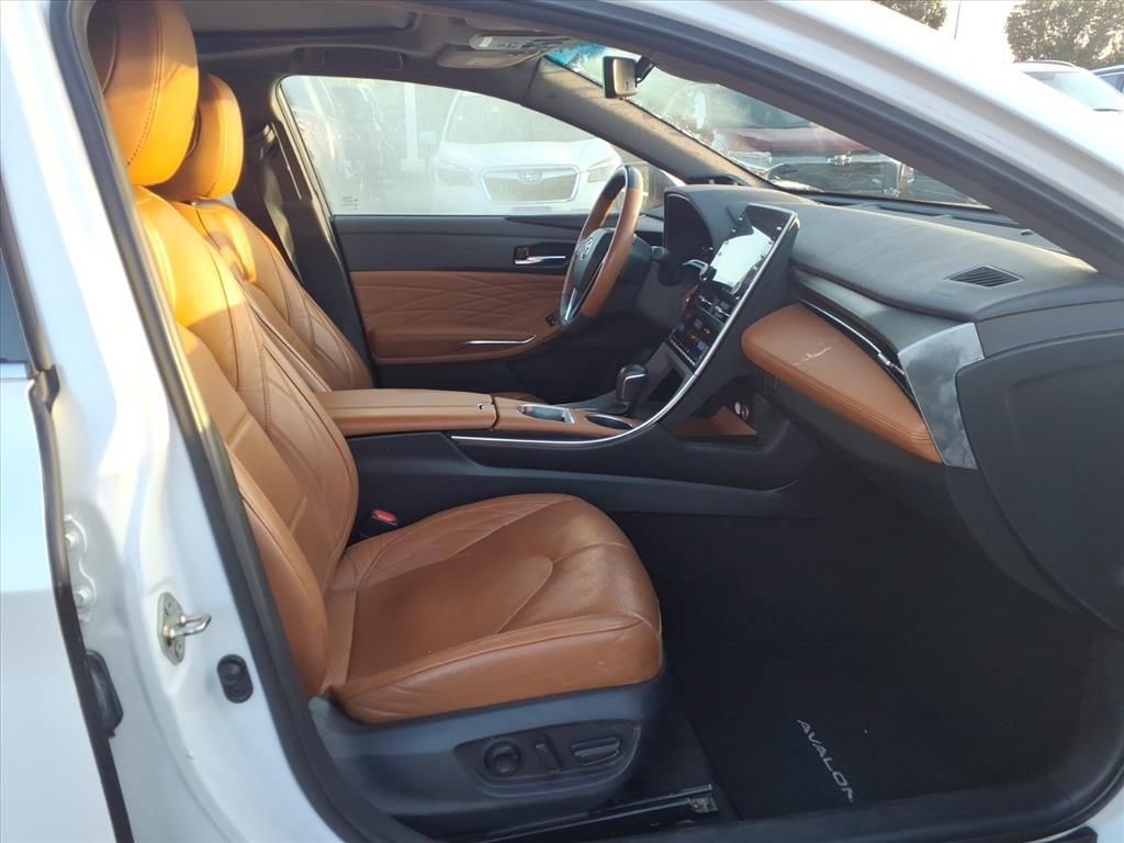 Used 2020 Toyota Avalon Limited w/ Advanced Safety Package FWD image 17
