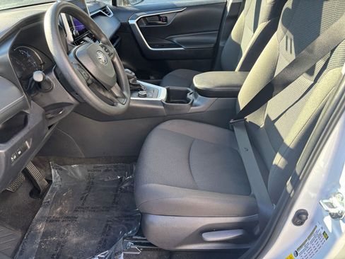 Used 2025 Toyota RAV4 LE image 23