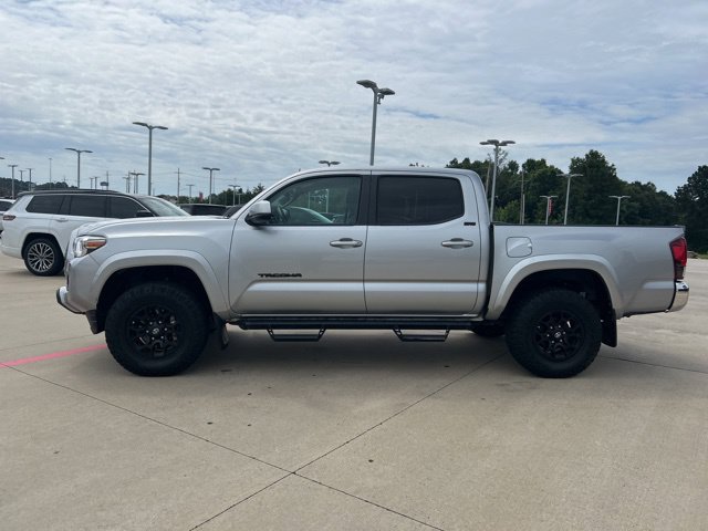 Used 2022 Toyota Tacoma SR5 RWD image 5