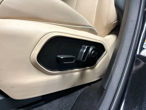 Used 2025 Jeep Grand Cherokee L Limited w/ Luxury Tech Group II AWD/4WD image 13