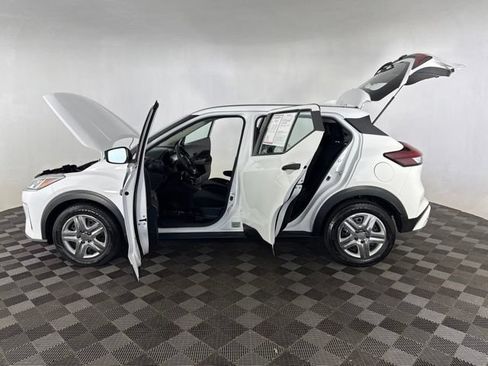 Certified 2023 Nissan Kicks S FWD image 9