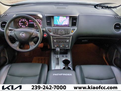 Used 2020 Nissan Pathfinder SL image 14