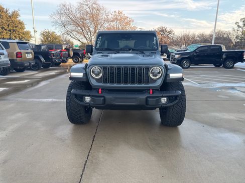 Used 2024 Jeep Wrangler Unlimited Rubicon image 2