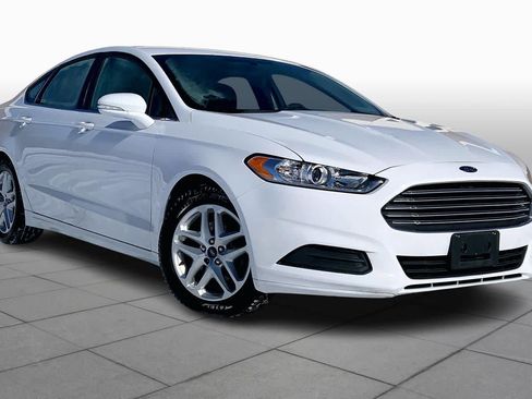 Used 2015 Ford Fusion SE image 3
